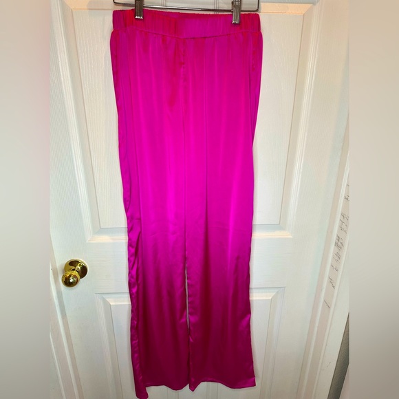 NWOT Vici Collection โSassy But Classyโ Wide Leg Satin Pants โ Fuchsia ๐โจ - Picture 6 of 9